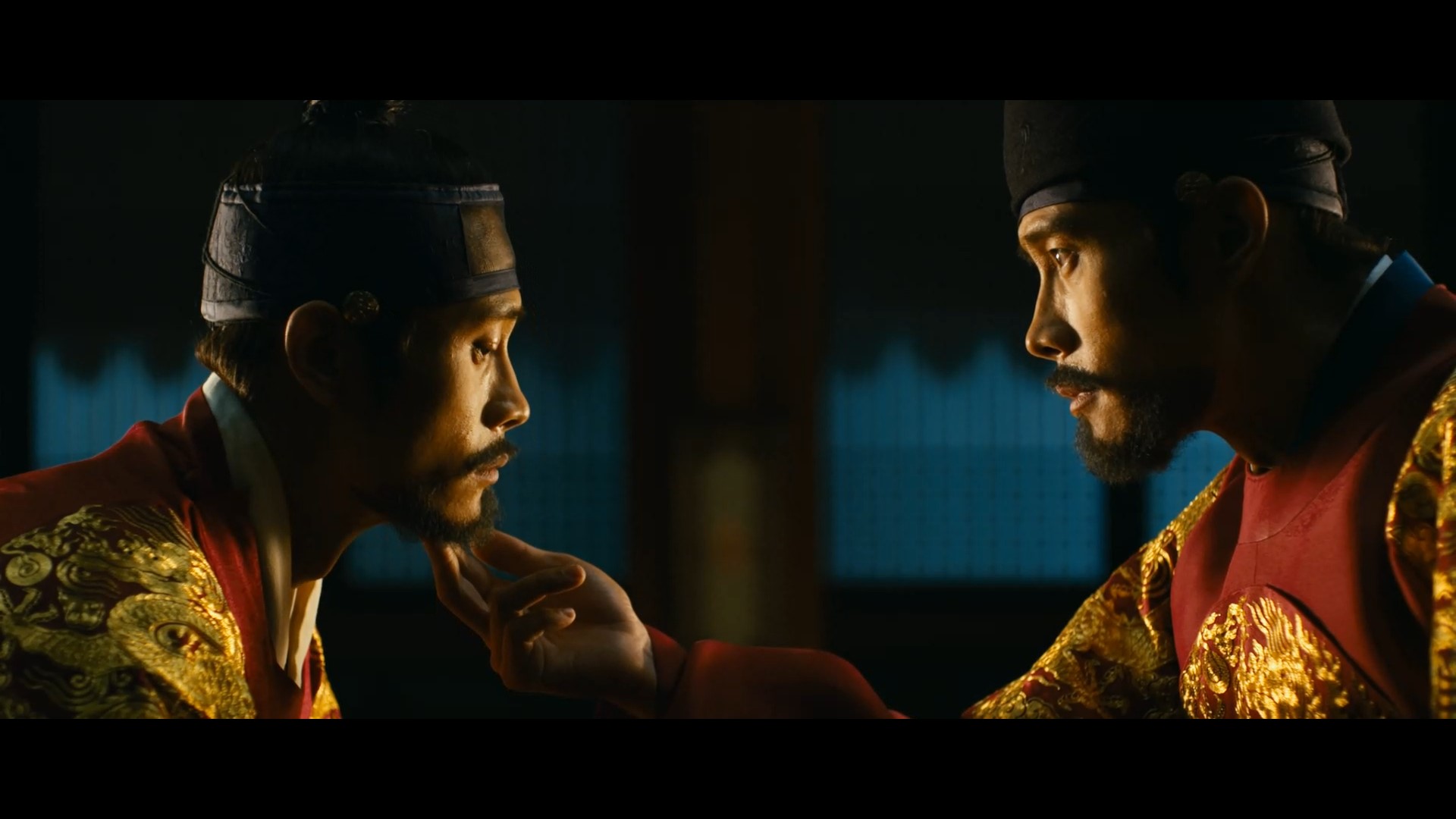 Gwanghae, a clown imitating the real king (Source - Movie Gwanghae, The Man Who Became King)