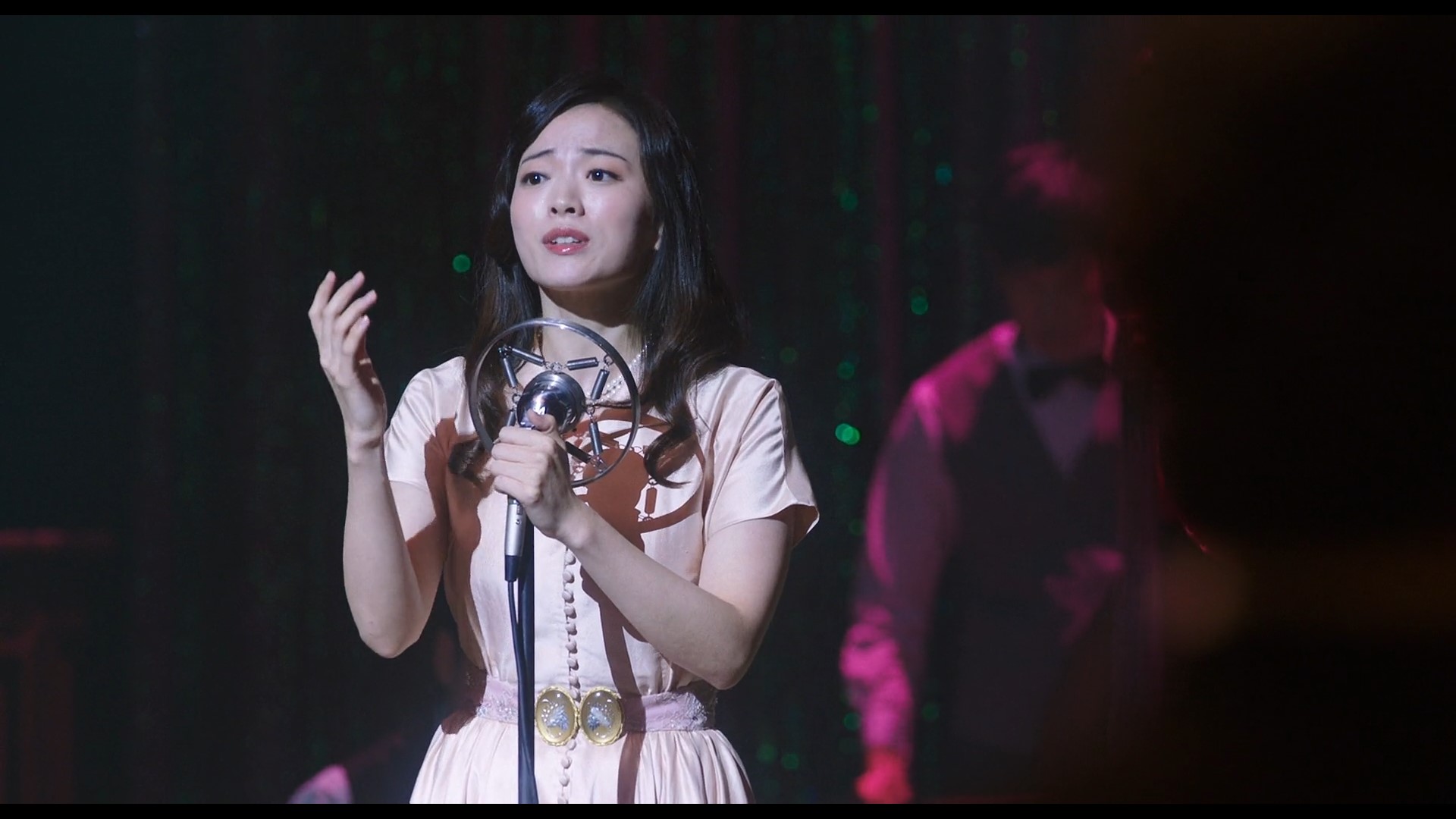 Yeon-hee singing (Source - movie LOVE, LIES)