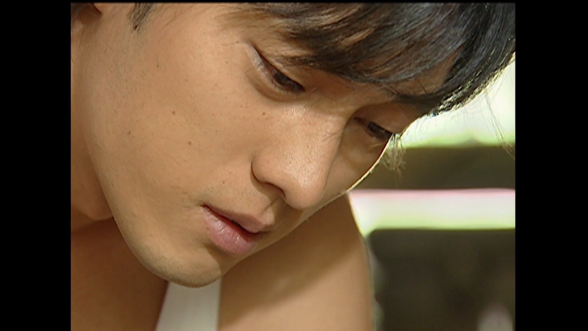 Cha Moo-hyuk shedding tears (Source - Korean drama I'm Sorry, I Love You, episode 4)